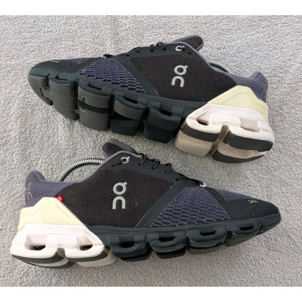 On Cloudflyer 4 Black White Athletic Running Walking Shoes Sneakers Men Size 9.5